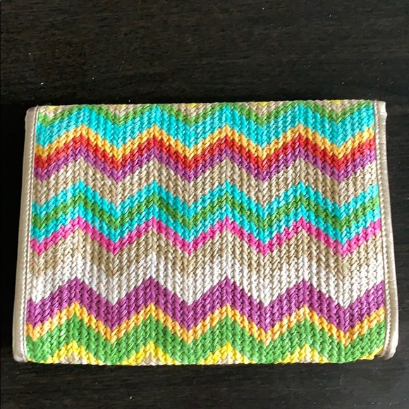 Lilly Pulitzer chevron elephant clutch (rare) - Picture 3 of 4